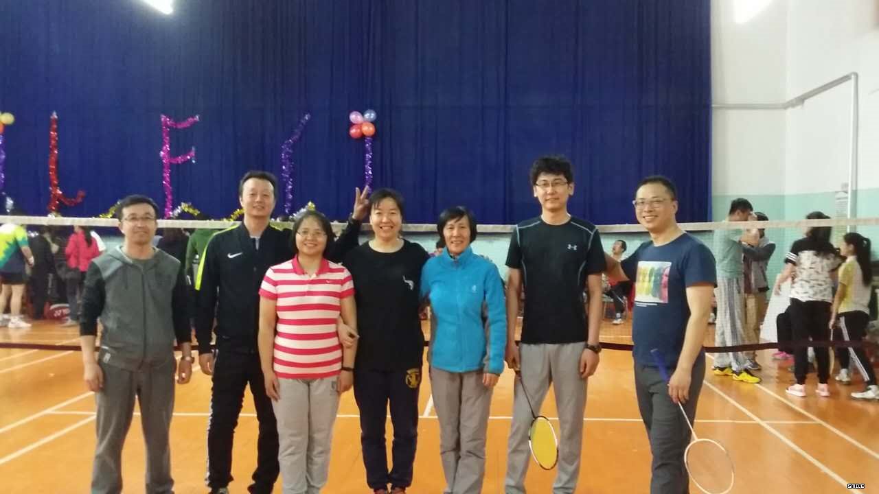我院派代表队参加2016年教职工奥林匹克羽毛球赛