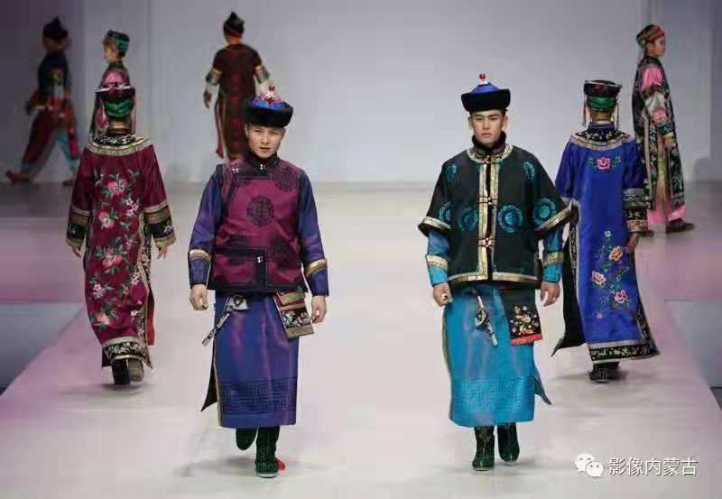 我院学生乌日嘎在第十五届蒙古族服饰艺术节决赛中铜奖