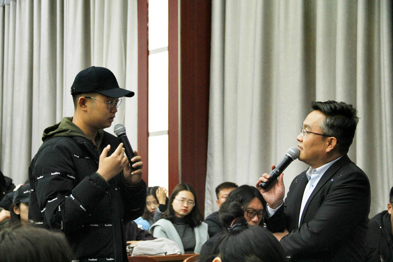新闻传播学院媒体人进校园活动邀请内蒙古广播电视台雷蒙做讲座